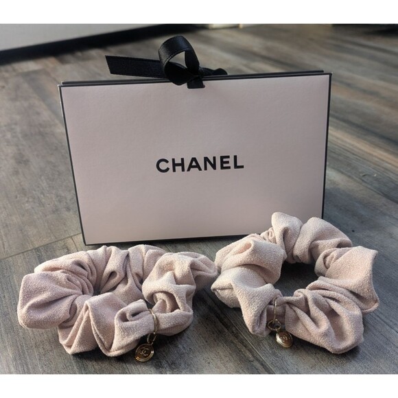 New Chanel Beauty Parfums GWP VIP Beige Gift  2X Hair Tie Band Scrunchie & Box - Picture 1 of 4